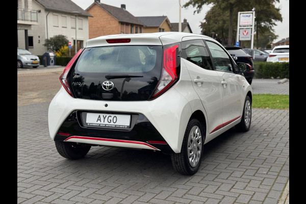 Toyota Aygo 1.0 VVT-i Automaat 5D X-Play | Eerste eigenaar, Apple CarPlay/Android Auto, Parkeercamera, Bluetooth, Stuurbediening Toyota Aygo 1.0 VVT-i Automaat 5D X-Play | Eerste eigenaar, Apple CarPlay/Android Auto, Parkeercamera, Bluetooth, Stuurbediening