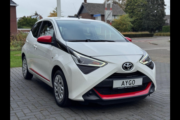 Toyota Aygo 1.0 VVT-i Automaat 5D X-Play | Eerste eigenaar, Apple CarPlay/Android Auto, Parkeercamera, Bluetooth, Stuurbediening Toyota Aygo 1.0 VVT-i Automaat 5D X-Play | Eerste eigenaar, Apple CarPlay/Android Auto, Parkeercamera, Bluetooth, Stuurbediening