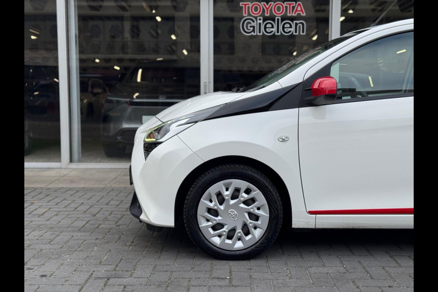 Toyota Aygo 1.0 VVT-i Automaat 5D X-Play | Eerste eigenaar, Apple CarPlay/Android Auto, Parkeercamera, Bluetooth, Stuurbediening Toyota Aygo 1.0 VVT-i Automaat 5D X-Play | Eerste eigenaar, Apple CarPlay/Android Auto, Parkeercamera, Bluetooth, Stuurbediening