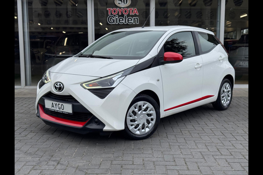 Toyota Aygo 1.0 VVT-i Automaat 5D X-Play | Eerste eigenaar, Apple CarPlay/Android Auto, Parkeercamera, Bluetooth, Stuurbediening Toyota Aygo 1.0 VVT-i Automaat 5D X-Play | Eerste eigenaar, Apple CarPlay/Android Auto, Parkeercamera, Bluetooth, Stuurbediening