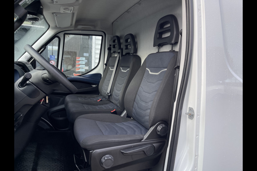 Iveco Daily 35S14V 2.3 Himatic automaat 410 L4H2 / vaste prijs rijklaar € 23.950 ex btw / euro 6 / lease vanaf € 391 / laadruimte 470cm lang / trekhaak 3500 kg! / cruise en climate control Iveco Daily 35S14V 2.3 Himatic automaat 410 L4H2 / vaste prijs rijklaar € 23.950 ex btw / euro 6 / lease vanaf € 391 / laadruimte 470cm lang / trekhaak 3500 kg! / cruise en climate control