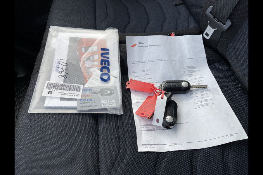 Iveco Daily 35S14V 2.3 Himatic automaat 410 L4H2 / vaste prijs rijklaar € 23.950 ex btw / euro 6 / lease vanaf € 391 / laadruimte 470cm lang / trekhaak 3500 kg! / cruise en climate control Iveco Daily 35S14V 2.3 Himatic automaat 410 L4H2 / vaste prijs rijklaar € 23.950 ex btw / euro 6 / lease vanaf € 391 / laadruimte 470cm lang / trekhaak 3500 kg! / cruise en climate control