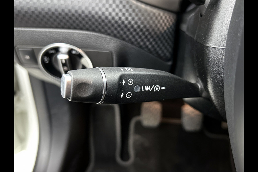 Mercedes-Benz A-Klasse 180 BlueEFFICIENCY Business (STOELVERWARMING, LED, PARKEERSENSOREN, DEALER ONDERHOUDEN, SPORTSTOELEN) Mercedes-Benz A-Klasse 180 BlueEFFICIENCY Business (STOELVERWARMING, LED, PARKEERSENSOREN, DEALER ONDERHOUDEN, SPORTSTOELEN)