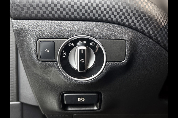 Mercedes-Benz A-Klasse 180 BlueEFFICIENCY Business (STOELVERWARMING, LED, PARKEERSENSOREN, DEALER ONDERHOUDEN, SPORTSTOELEN) Mercedes-Benz A-Klasse 180 BlueEFFICIENCY Business (STOELVERWARMING, LED, PARKEERSENSOREN, DEALER ONDERHOUDEN, SPORTSTOELEN)