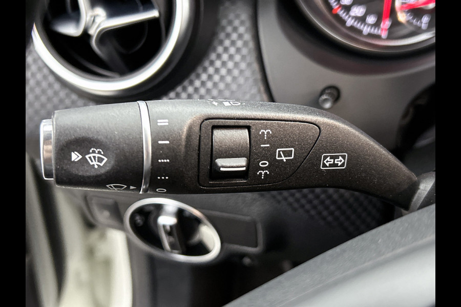 Mercedes-Benz A-Klasse 180 BlueEFFICIENCY Business (STOELVERWARMING, LED, PARKEERSENSOREN, DEALER ONDERHOUDEN, SPORTSTOELEN) Mercedes-Benz A-Klasse 180 BlueEFFICIENCY Business (STOELVERWARMING, LED, PARKEERSENSOREN, DEALER ONDERHOUDEN, SPORTSTOELEN)
