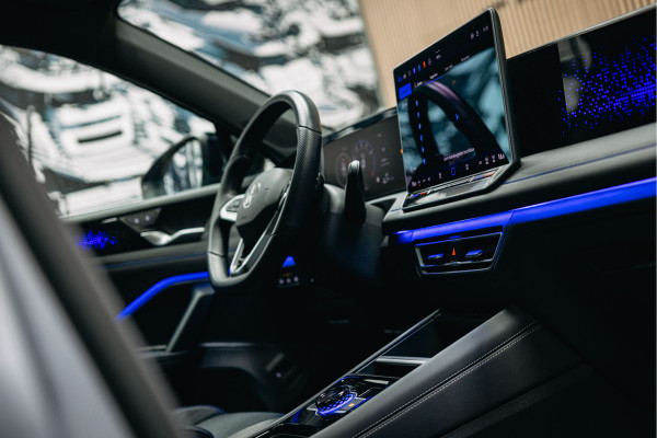 Volkswagen Tiguan 1.5 eTSI R-Line Edition | Stoelmassage | Pano | Head-Up | Stoelverwarming en verkoeling |