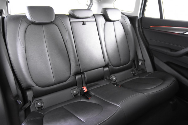 BMW X1 sDrive20i High Executive *Leer*Ambiente*Trekhaak* BMW X1 sDrive20i High Executive *Leer*Ambiente*Trekhaak*