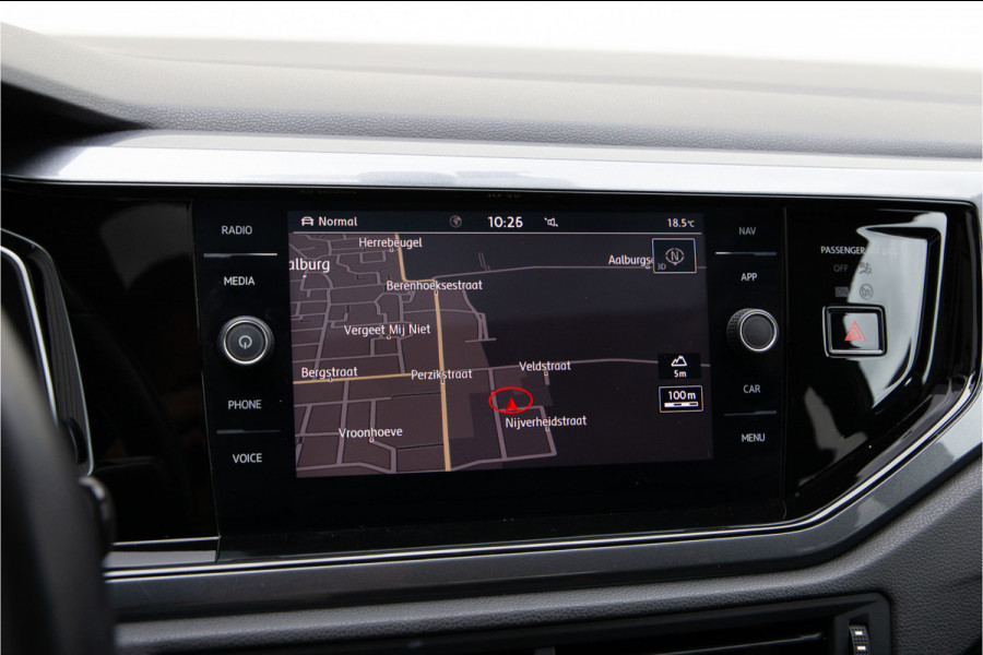 Volkswagen Polo 1.0 TSI R-Line Pano, Navi, DSG, LED 2018 Volkswagen Polo 1.0 TSI R-Line Pano, Navi, DSG, LED 2018