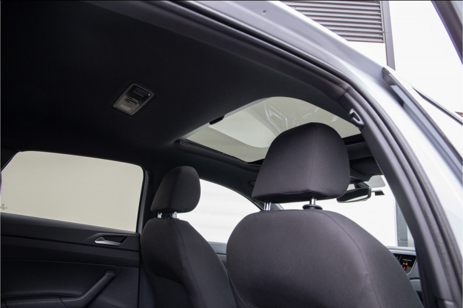 Volkswagen Polo 1.0 TSI R-Line Pano, Navi, DSG, LED 2018 Volkswagen Polo 1.0 TSI R-Line Pano, Navi, DSG, LED 2018