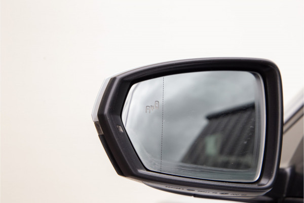 Volkswagen Polo 1.0 TSI R-Line Pano, Navi, DSG, LED 2018 Volkswagen Polo 1.0 TSI R-Line Pano, Navi, DSG, LED 2018