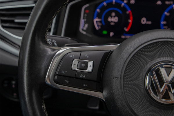 Volkswagen Polo 1.0 TSI R-Line Pano, Navi, DSG, LED 2018 Volkswagen Polo 1.0 TSI R-Line Pano, Navi, DSG, LED 2018