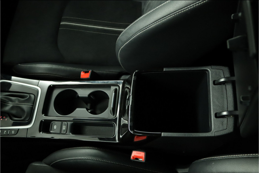 Kia ProCeed 1.5 T-GDi GT-Line - LED Koplampen - Lichtmetalen Velgen 17'' - Navigatie - Climate Control - Fabrieksgarantie Tot 2031 Kia ProCeed 1.5 T-GDi GT-Line - LED Koplampen - Lichtmetalen Velgen 17'' - Navigatie - Climate Control - Fabrieksgarantie Tot 2031