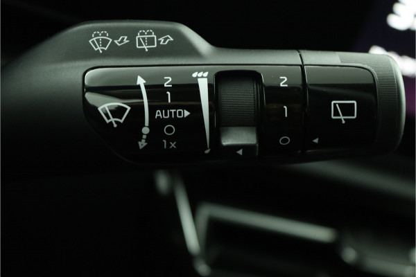 Kia Niro EV DynamicPlusLine 64.8 kWh Automaat - LED Koplampen - Schuif-/Kanteldak - Stoel/Stuurverwarming - Kunst Lederen Bekleding - Navigatie - Fabrieksgarantie Tot 2031