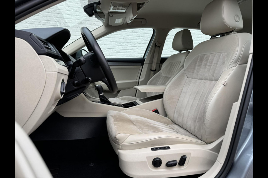 Škoda Superb Combi 1.8 TSI Style Business Automaat Adaptive cruise Climate control Leer/Alcantara Stoelverwarming Apple / Android Škoda Superb Combi 1.8 TSI Style Business Automaat Adaptive cruise Climate control Leer/Alcantara Stoelverwarming Apple / Android