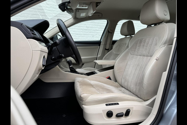 Škoda Superb Combi 1.8 TSI Style Business Automaat Adaptive cruise Climate control Leer/Alcantara Stoelverwarming Apple / Android Škoda Superb Combi 1.8 TSI Style Business Automaat Adaptive cruise Climate control Leer/Alcantara Stoelverwarming Apple / Android