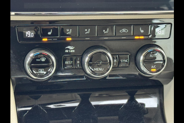 Škoda Superb Combi 1.8 TSI Style Business Automaat Adaptive cruise Climate control Leer/Alcantara Stoelverwarming Apple / Android Škoda Superb Combi 1.8 TSI Style Business Automaat Adaptive cruise Climate control Leer/Alcantara Stoelverwarming Apple / Android