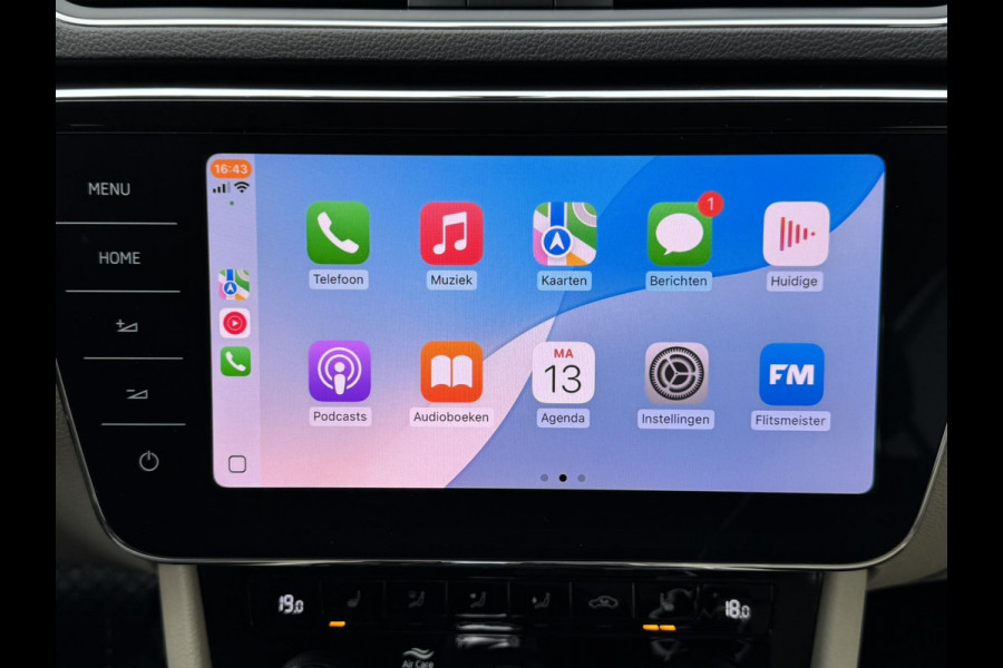 Škoda Superb Combi 1.8 TSI Style Business Automaat Adaptive cruise Climate control Leer/Alcantara Stoelverwarming Apple / Android Škoda Superb Combi 1.8 TSI Style Business Automaat Adaptive cruise Climate control Leer/Alcantara Stoelverwarming Apple / Android
