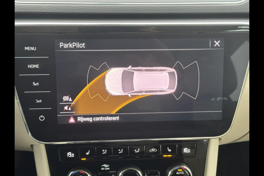 Škoda Superb Combi 1.8 TSI Style Business Automaat Adaptive cruise Climate control Leer/Alcantara Stoelverwarming Apple / Android Škoda Superb Combi 1.8 TSI Style Business Automaat Adaptive cruise Climate control Leer/Alcantara Stoelverwarming Apple / Android