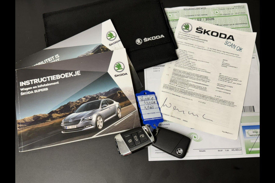Škoda Superb Combi 1.8 TSI Style Business Automaat Adaptive cruise Climate control Leer/Alcantara Stoelverwarming Apple / Android Škoda Superb Combi 1.8 TSI Style Business Automaat Adaptive cruise Climate control Leer/Alcantara Stoelverwarming Apple / Android
