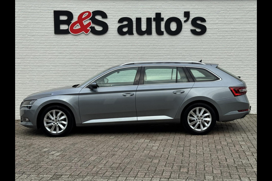 Škoda Superb Combi 1.8 TSI Style Business Automaat Adaptive cruise Climate control Leer/Alcantara Stoelverwarming Apple / Android Škoda Superb Combi 1.8 TSI Style Business Automaat Adaptive cruise Climate control Leer/Alcantara Stoelverwarming Apple / Android