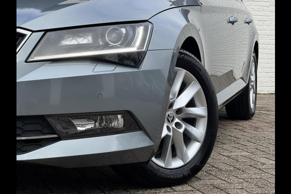 Škoda Superb Combi 1.8 TSI Style Business Automaat Adaptive cruise Climate control Leer/Alcantara Stoelverwarming Apple / Android Škoda Superb Combi 1.8 TSI Style Business Automaat Adaptive cruise Climate control Leer/Alcantara Stoelverwarming Apple / Android