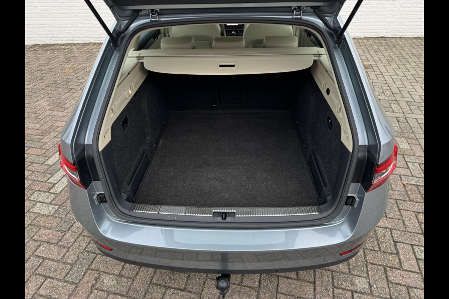 Škoda Superb Combi 1.8 TSI Style Business Automaat Adaptive cruise Climate control Leer/Alcantara Stoelverwarming Apple / Android Škoda Superb Combi 1.8 TSI Style Business Automaat Adaptive cruise Climate control Leer/Alcantara Stoelverwarming Apple / Android