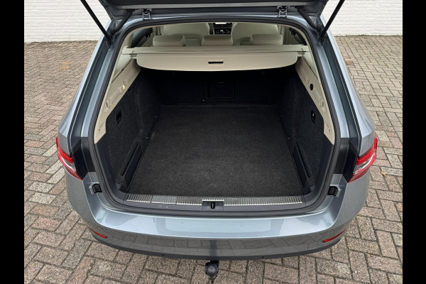 Škoda Superb Combi 1.8 TSI Style Business Automaat Adaptive cruise Climate control Leer/Alcantara Stoelverwarming Apple / Android Škoda Superb Combi 1.8 TSI Style Business Automaat Adaptive cruise Climate control Leer/Alcantara Stoelverwarming Apple / Android