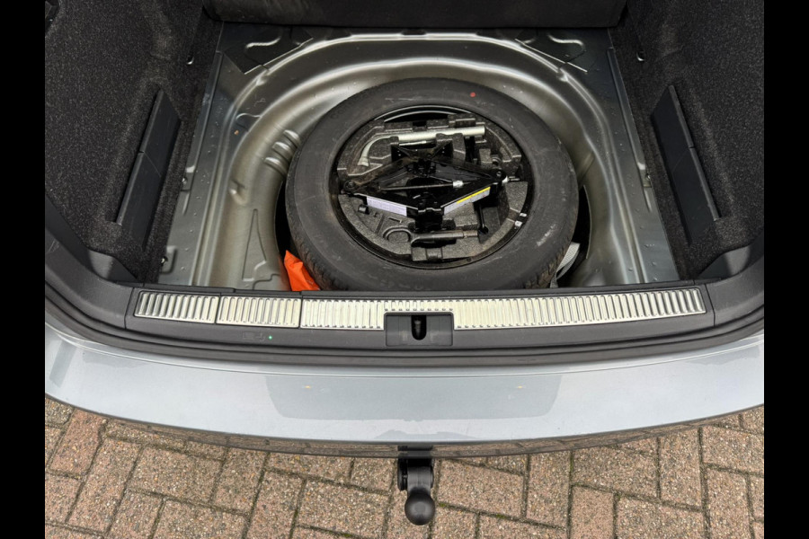 Škoda Superb Combi 1.8 TSI Style Business Automaat Adaptive cruise Climate control Leer/Alcantara Stoelverwarming Apple / Android Škoda Superb Combi 1.8 TSI Style Business Automaat Adaptive cruise Climate control Leer/Alcantara Stoelverwarming Apple / Android