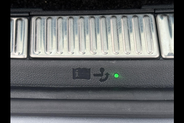 Škoda Superb Combi 1.8 TSI Style Business Automaat Adaptive cruise Climate control Leer/Alcantara Stoelverwarming Apple / Android Škoda Superb Combi 1.8 TSI Style Business Automaat Adaptive cruise Climate control Leer/Alcantara Stoelverwarming Apple / Android