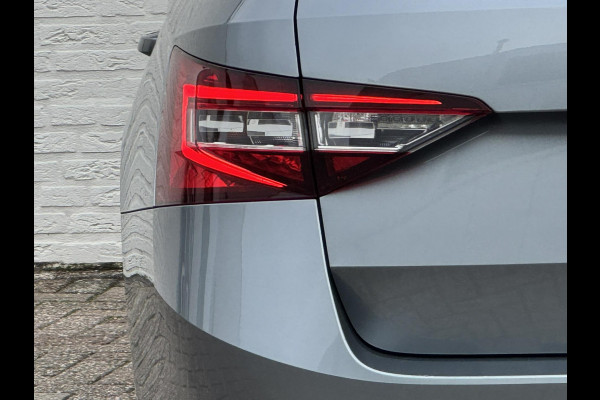 Škoda Superb Combi 1.8 TSI Style Business Automaat Adaptive cruise Climate control Leer/Alcantara Stoelverwarming Apple / Android Škoda Superb Combi 1.8 TSI Style Business Automaat Adaptive cruise Climate control Leer/Alcantara Stoelverwarming Apple / Android