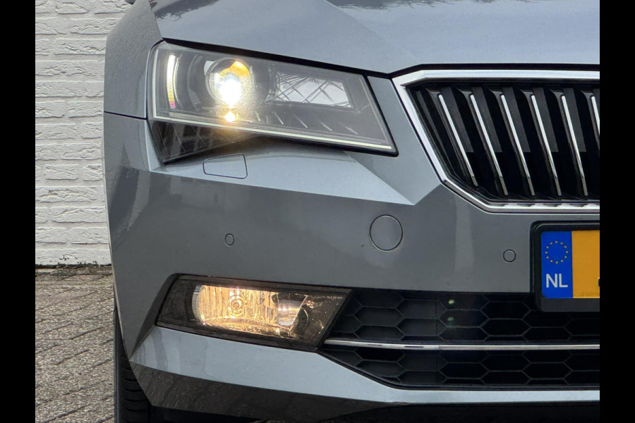 Škoda Superb Combi 1.8 TSI Style Business Automaat Adaptive cruise Climate control Leer/Alcantara Stoelverwarming Apple / Android Škoda Superb Combi 1.8 TSI Style Business Automaat Adaptive cruise Climate control Leer/Alcantara Stoelverwarming Apple / Android