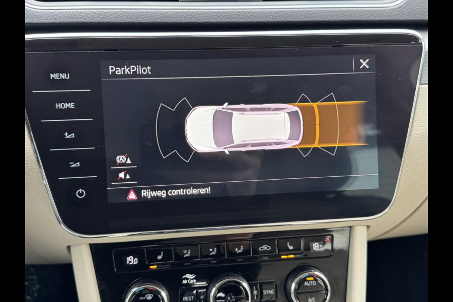 Škoda Superb Combi 1.8 TSI Style Business Automaat Adaptive cruise Climate control Leer/Alcantara Stoelverwarming Apple / Android Škoda Superb Combi 1.8 TSI Style Business Automaat Adaptive cruise Climate control Leer/Alcantara Stoelverwarming Apple / Android