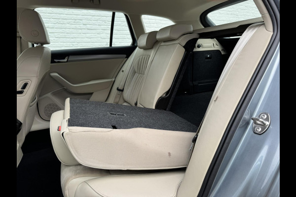 Škoda Superb Combi 1.8 TSI Style Business Automaat Adaptive cruise Climate control Leer/Alcantara Stoelverwarming Apple / Android Škoda Superb Combi 1.8 TSI Style Business Automaat Adaptive cruise Climate control Leer/Alcantara Stoelverwarming Apple / Android