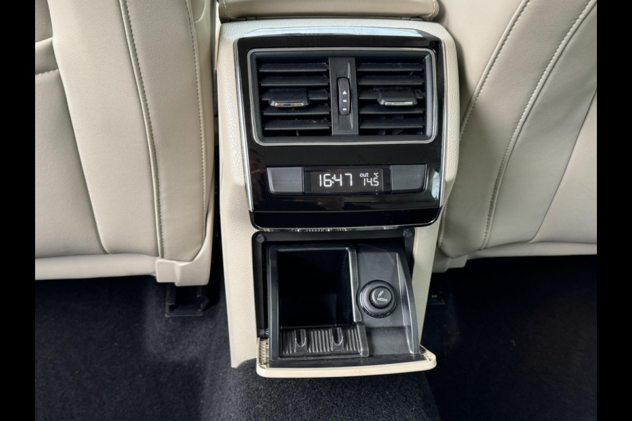 Škoda Superb Combi 1.8 TSI Style Business Automaat Adaptive cruise Climate control Leer/Alcantara Stoelverwarming Apple / Android Škoda Superb Combi 1.8 TSI Style Business Automaat Adaptive cruise Climate control Leer/Alcantara Stoelverwarming Apple / Android