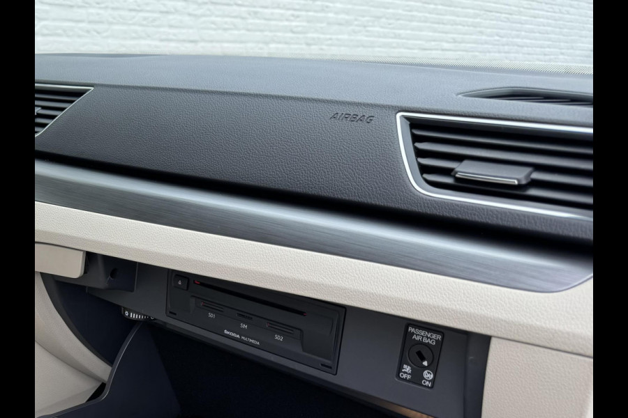 Škoda Superb Combi 1.8 TSI Style Business Automaat Adaptive cruise Climate control Leer/Alcantara Stoelverwarming Apple / Android Škoda Superb Combi 1.8 TSI Style Business Automaat Adaptive cruise Climate control Leer/Alcantara Stoelverwarming Apple / Android