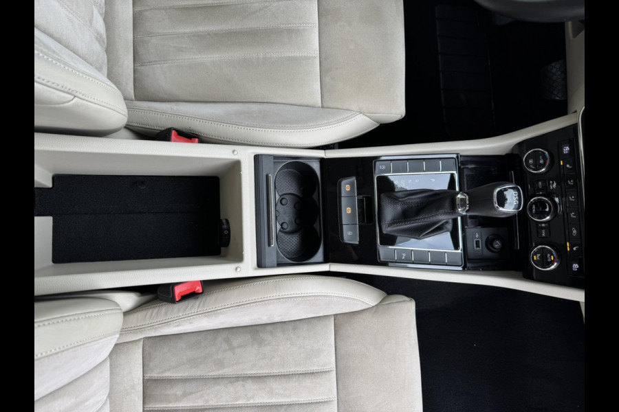 Škoda Superb Combi 1.8 TSI Style Business Automaat Adaptive cruise Climate control Leer/Alcantara Stoelverwarming Apple / Android Škoda Superb Combi 1.8 TSI Style Business Automaat Adaptive cruise Climate control Leer/Alcantara Stoelverwarming Apple / Android