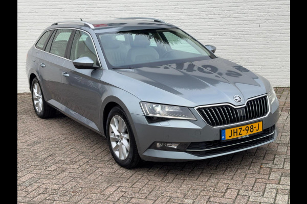 Škoda Superb Combi 1.8 TSI Style Business Automaat Adaptive cruise Climate control Leer/Alcantara Stoelverwarming Apple / Android Škoda Superb Combi 1.8 TSI Style Business Automaat Adaptive cruise Climate control Leer/Alcantara Stoelverwarming Apple / Android