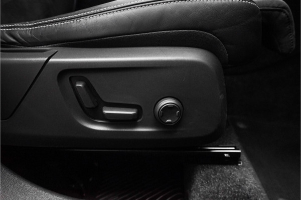 Volvo XC40 2.0 T5 AWD R-Design Pano Camera ACC 20"