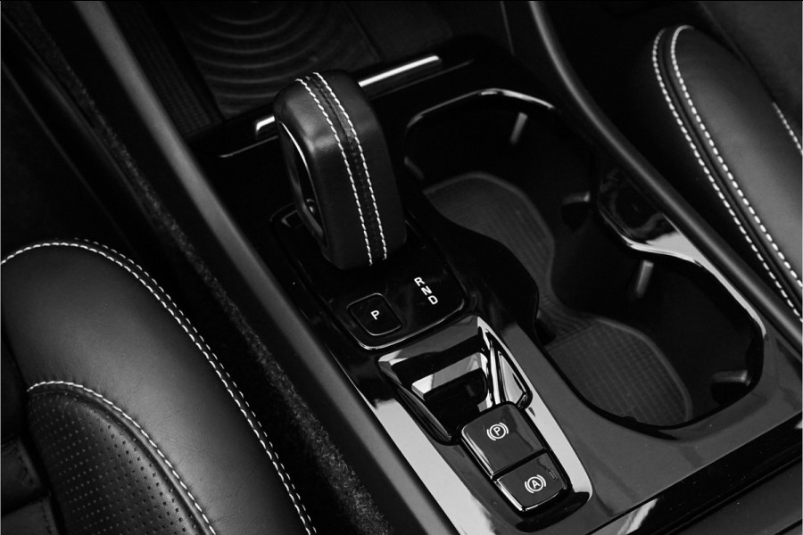 Volvo XC40 2.0 T5 AWD R-Design Pano Camera ACC 20"