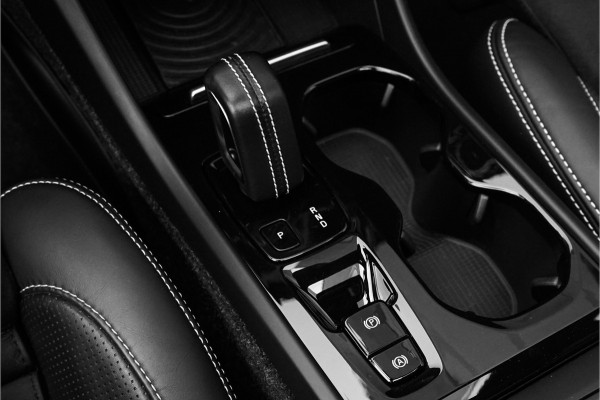Volvo XC40 2.0 T5 AWD R-Design Pano Camera ACC 20"