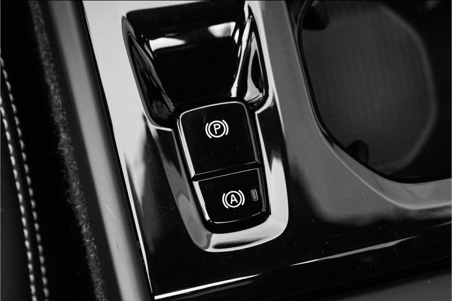 Volvo XC40 2.0 T5 AWD R-Design Pano Camera ACC 20"