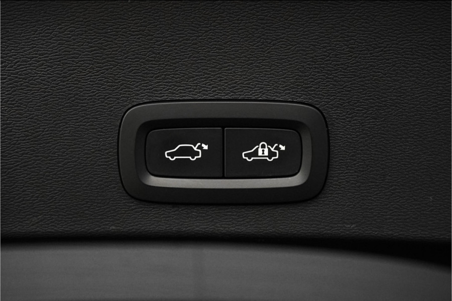 Volvo XC40 2.0 T5 AWD R-Design Pano Camera ACC 20"