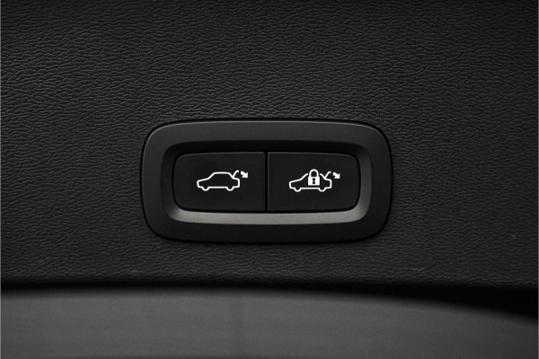 Volvo XC40 2.0 T5 AWD R-Design Pano Camera ACC 20"