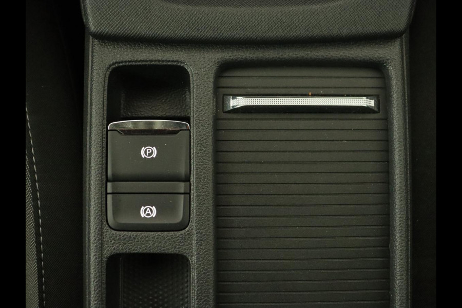 Škoda Octavia 1.0 TSI Business Edition | Trekhaak | Stoelverwarming | Carplay | Parkeerhulp | Navigatie | Digital Cockpit | Climate control | 17'' lichtmetalen velgen | Cruise control