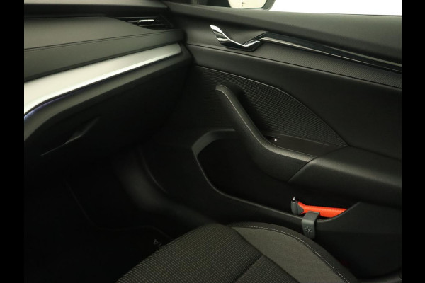Škoda Octavia 1.0 TSI Business Edition | Trekhaak | Stoelverwarming | Carplay | Parkeerhulp | Navigatie | Digital Cockpit | Climate control | 17'' lichtmetalen velgen | Cruise control
