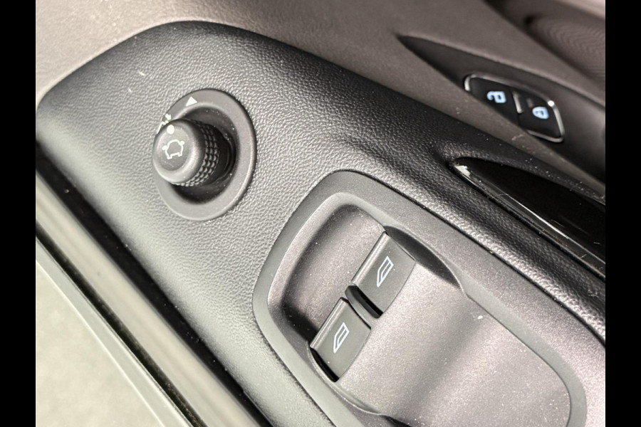 Ford Transit Custom 300 2.0 TDCI L2H1 Limited Dubbele cabine Automaat Navi Airco 2 Schuifdeuren Trekhaak PDC Carplay DAB