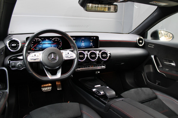 Mercedes-Benz A-Klasse 180 Business Solution AMG | NAP | PANO/SCHUIFDAK | AMG-LINE | ALARM KLASSE 3 | CAMERA |