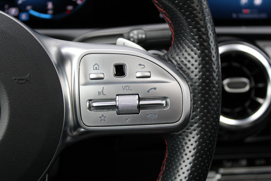 Mercedes-Benz A-Klasse 180 Business Solution AMG | NAP | PANO/SCHUIFDAK | AMG-LINE | ALARM KLASSE 3 | CAMERA |