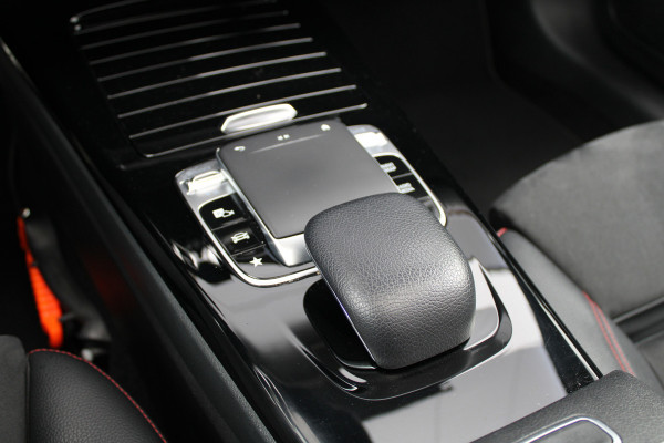 Mercedes-Benz A-Klasse 180 Business Solution AMG | NAP | PANO/SCHUIFDAK | AMG-LINE | ALARM KLASSE 3 | CAMERA |