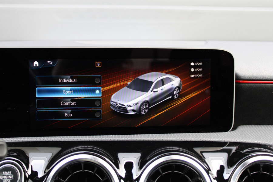 Mercedes-Benz A-Klasse 180 Business Solution AMG | NAP | PANO/SCHUIFDAK | AMG-LINE | ALARM KLASSE 3 | CAMERA |